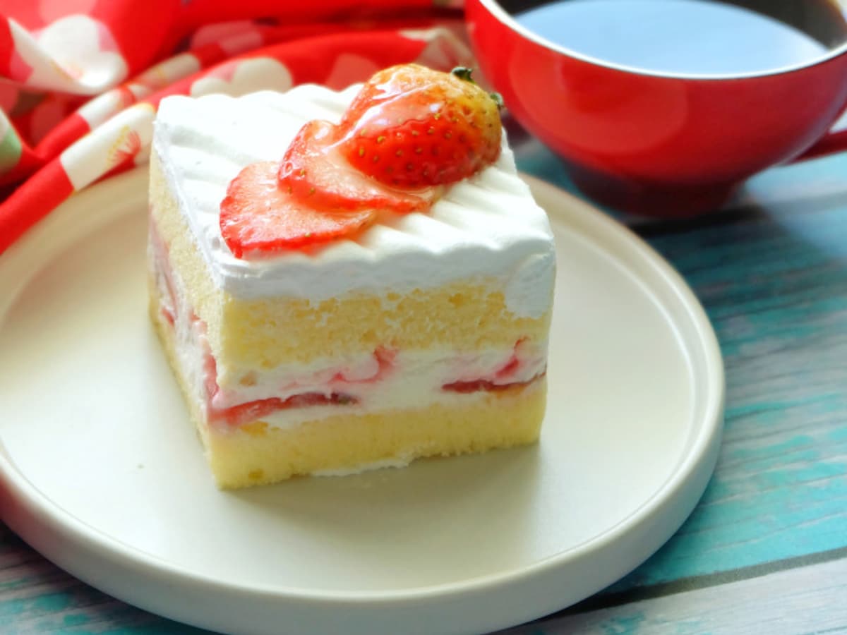 Japanese Strawberry Shortcake - Jaja Bakes - jajabakes.com
